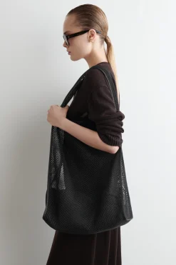 New COS TOREBKA TYPU TOTE BAG Z TKANINY SIATECZKOWEJ Czarny