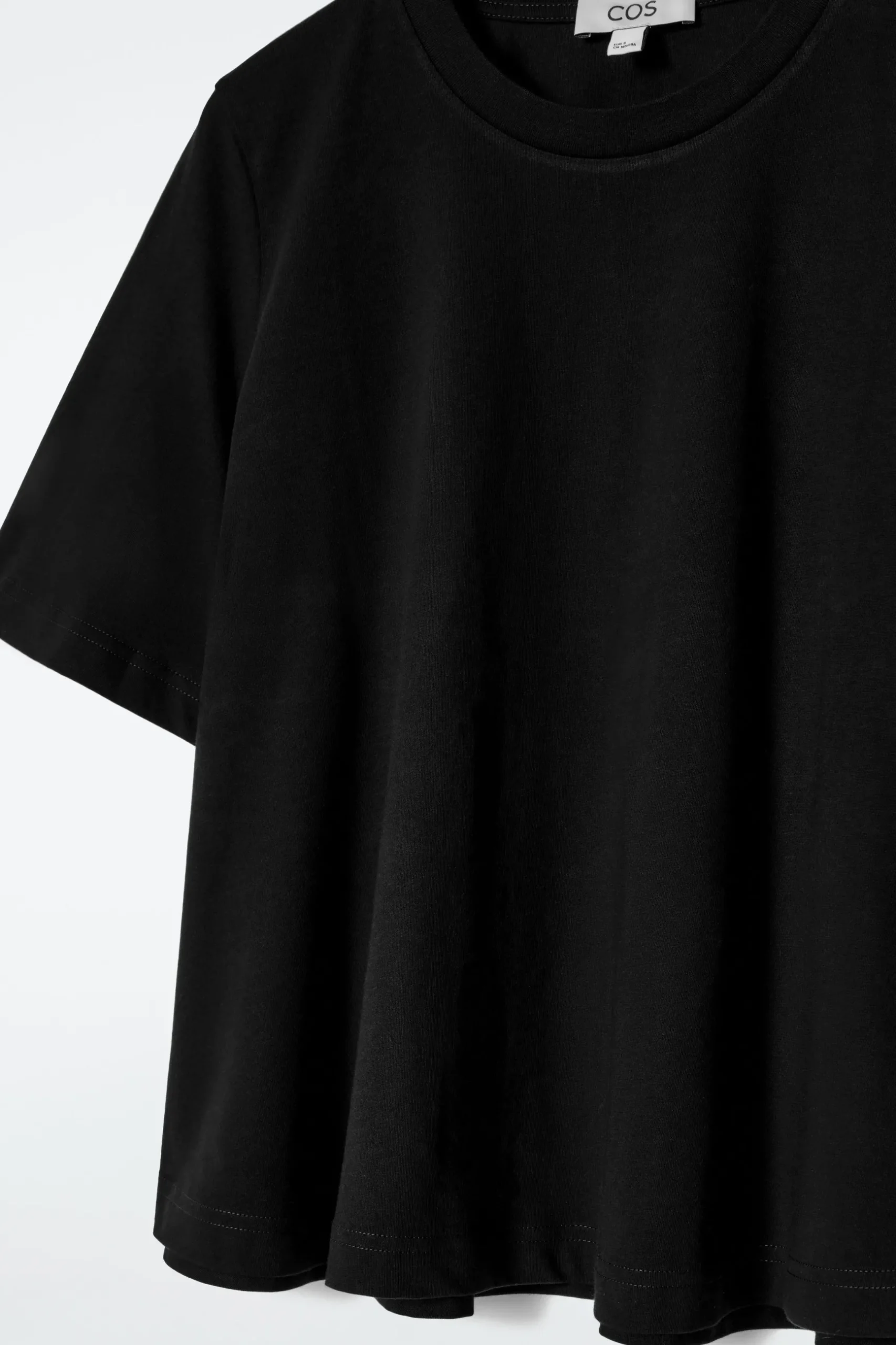 Online COS TRAPEZOWY T-SHIRT O LUŹNYM KROJU