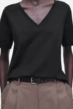 New COS T-SHIRT 24/7 Z DEKOLTEM W SEREK – REGULAR FIT