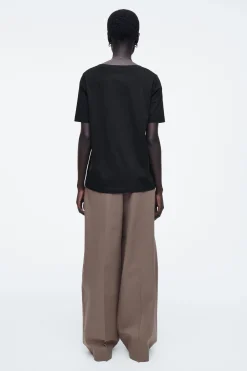 New COS T-SHIRT 24/7 Z DEKOLTEM W SEREK – REGULAR FIT