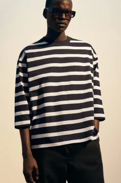 Online COS T-SHIRT OVERSIZE Z RĘKAWEM 3/4