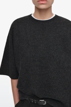 Outlet COS T-SHIRT Z PARZONEJ WEŁNY MERINO – OVERSIZED FIT