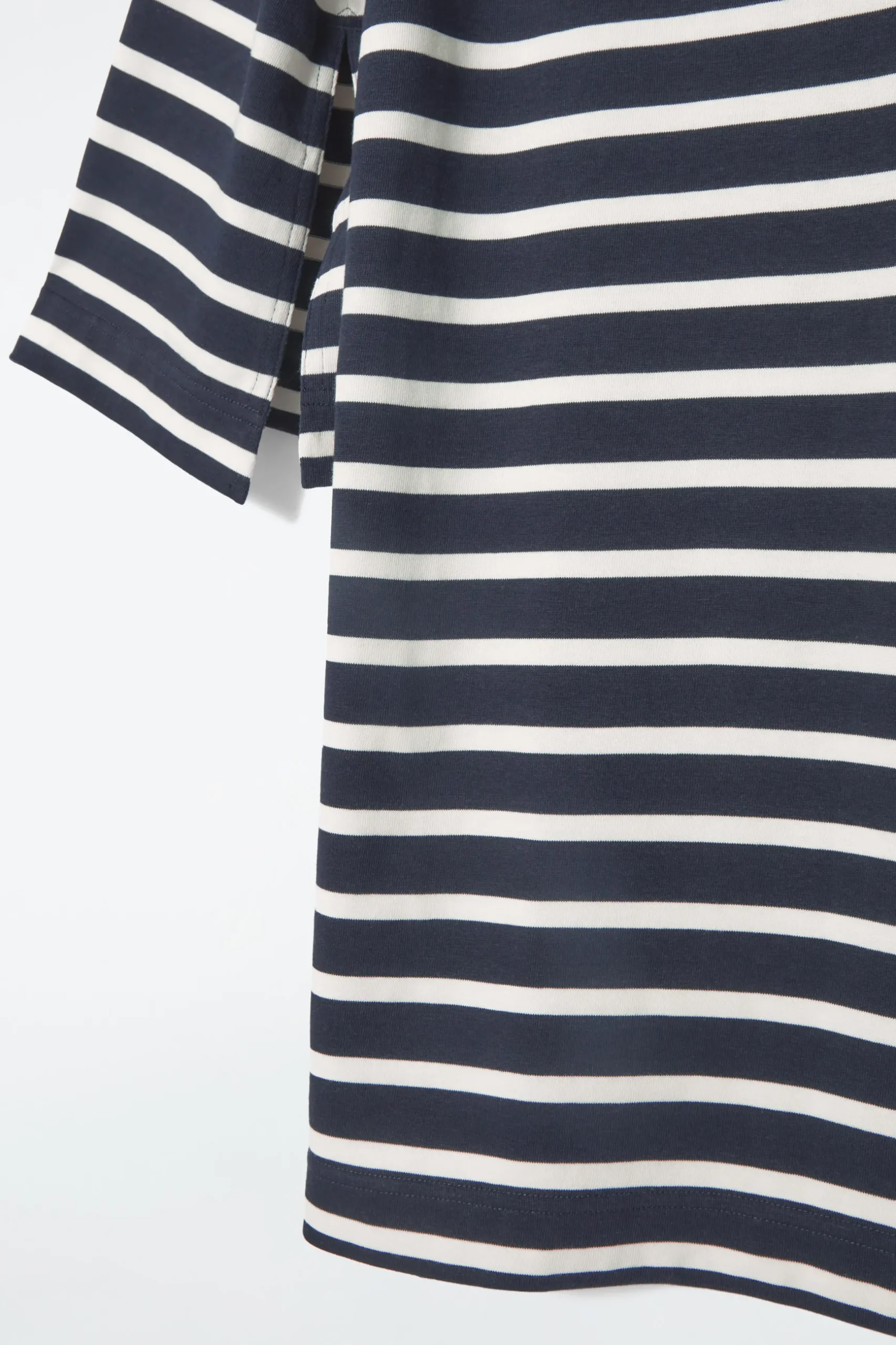 Online COS T-SHIRTOWA SUKIENKA MINI Z DEKOLTEM W ŁÓDECZKĘ