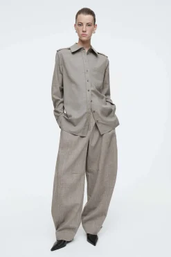 Fashion COS WEŁNIANA KOSZULA Z PAGONAMI – REGULAR FIT