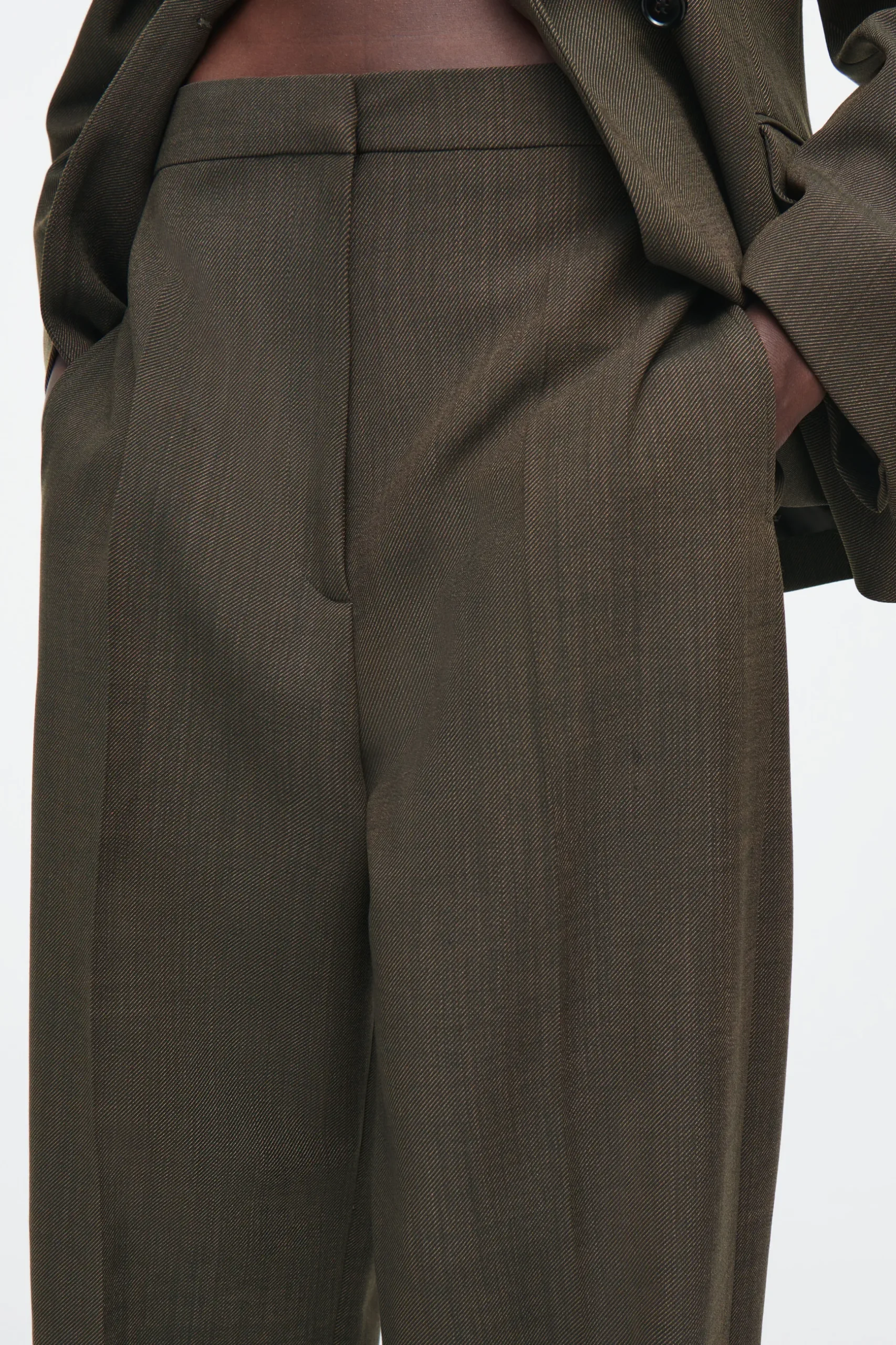 Online COS WEŁNIANE SPODNIE TYPU BARREL – RELAXED FIT