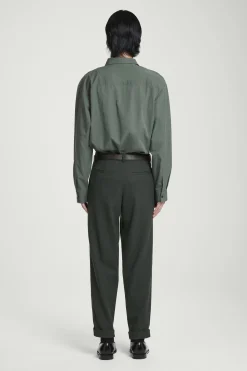 Fashion COS WEŁNIANE SPODNIE ZE ZWĘŻANYMI NOGAWKAMI Ciemnozielony