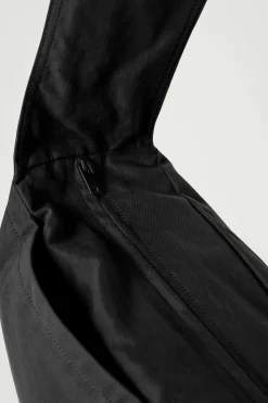 Outlet COS WODOODPORNA TORBA LISTONOSZKA Z NYLONEM