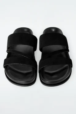 Sale COS ZAMSZOWE KLAPKI Czarny