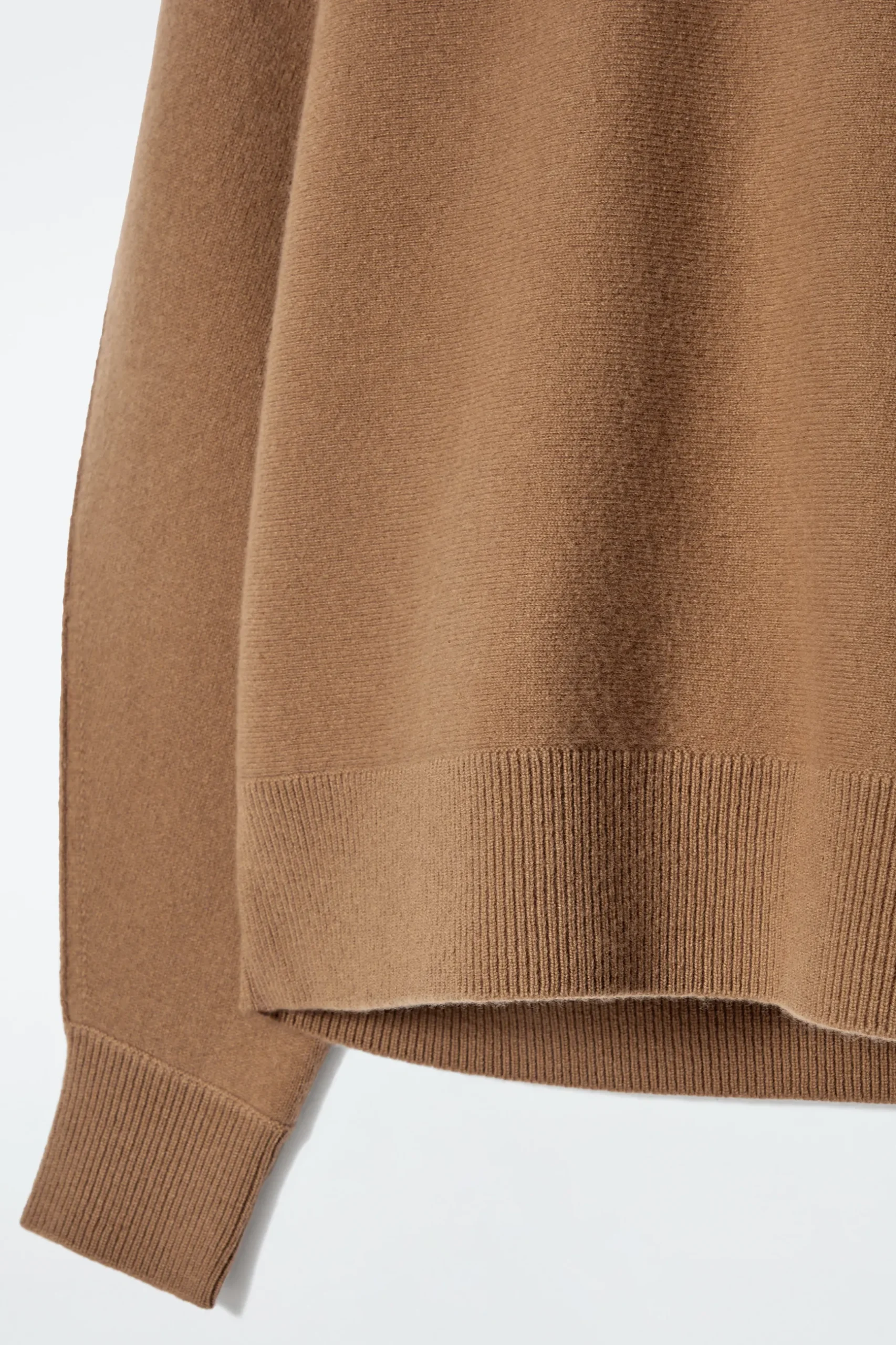 Hot COS ZAOKRĄGLONY SWETER Z DWUSTRONNEJ MIESZANKI Z WEŁNĄ