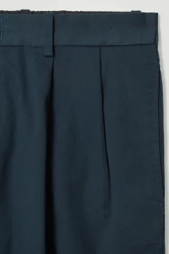Fashion COS ZWĘŻANE BAWEŁNIANE SPODNIE Z ZAKŁADKAMI Granatowy