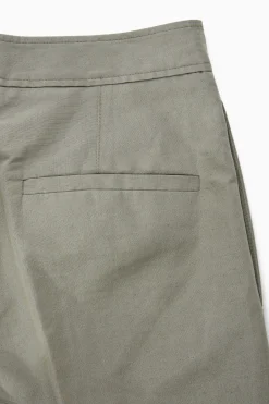 Fashion COS ZWĘŻANE SPODNIE CHINOS Z LNEM – REGULAR FIT