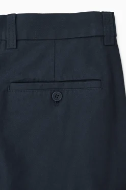 Best COS ZWĘŻANE SPODNIE W STYLU UTILITY Granatowy