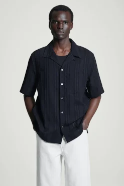 Sale COS ŻAKARDOWA KOSZULA Z KRÓTKIM RĘKAWEM – RELAXED FIT Granatowy