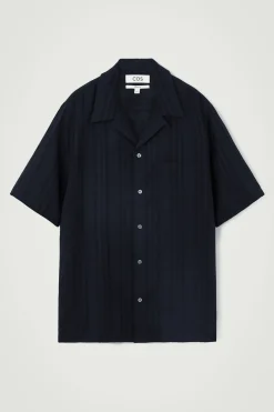 Sale COS ŻAKARDOWA KOSZULA Z KRÓTKIM RĘKAWEM – RELAXED FIT Granatowy