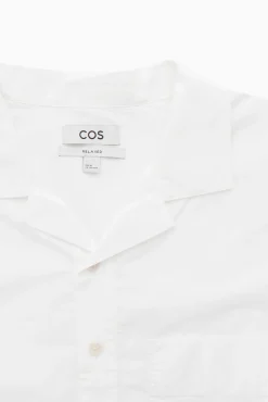 Outlet COS BAWEŁNIANA KOSZULA Z PÓŁPLISĄ – RELAXED FIT White