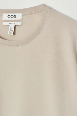 Sale COS BAWEŁNIANY T-SHIRT – REGULAR FIT Jasnyszarobrązowy