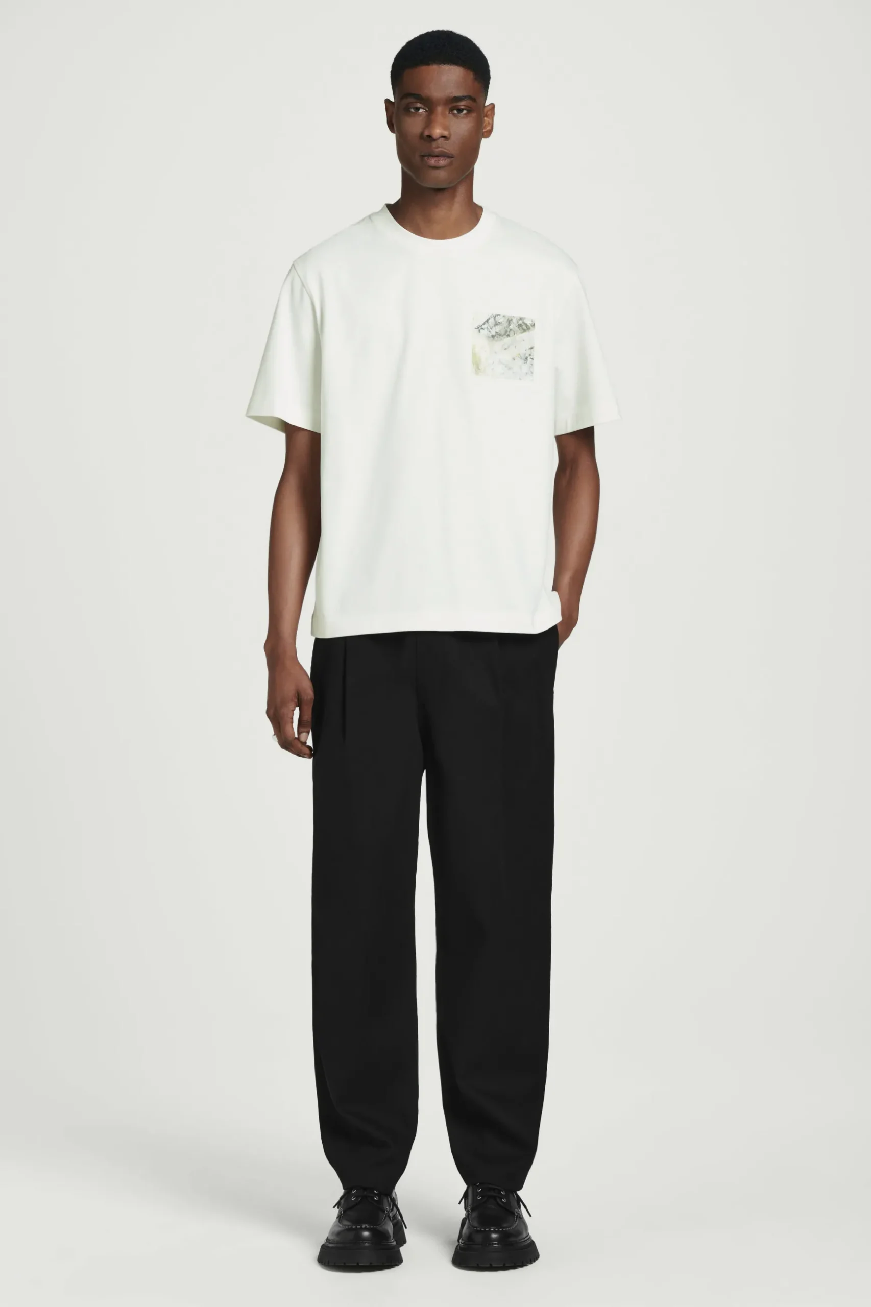 Fashion COS BAWEŁNIANY T-SHIRT O LUŹNYM KROJU