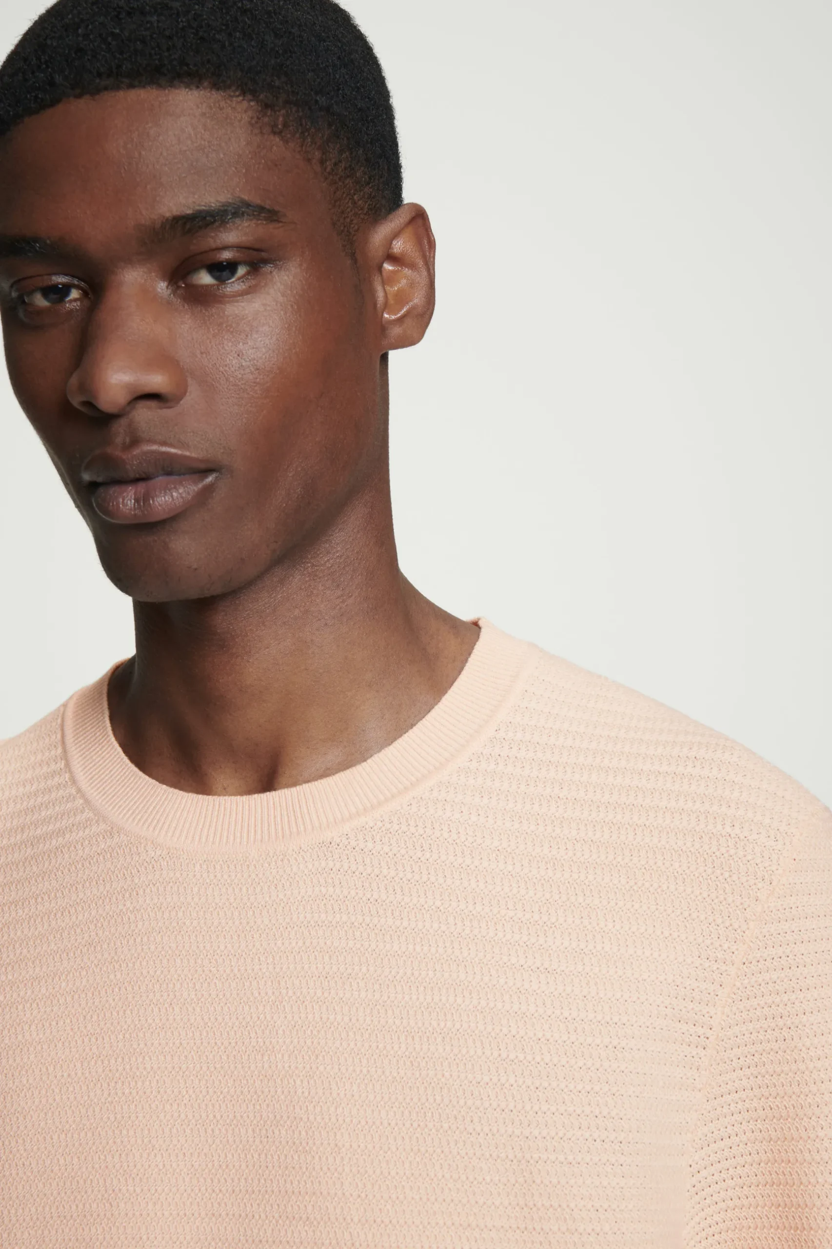 Fashion COS BAWEŁNIANY T-SHIRT O STRUKTURALNYM SPLOCIE Morelowy