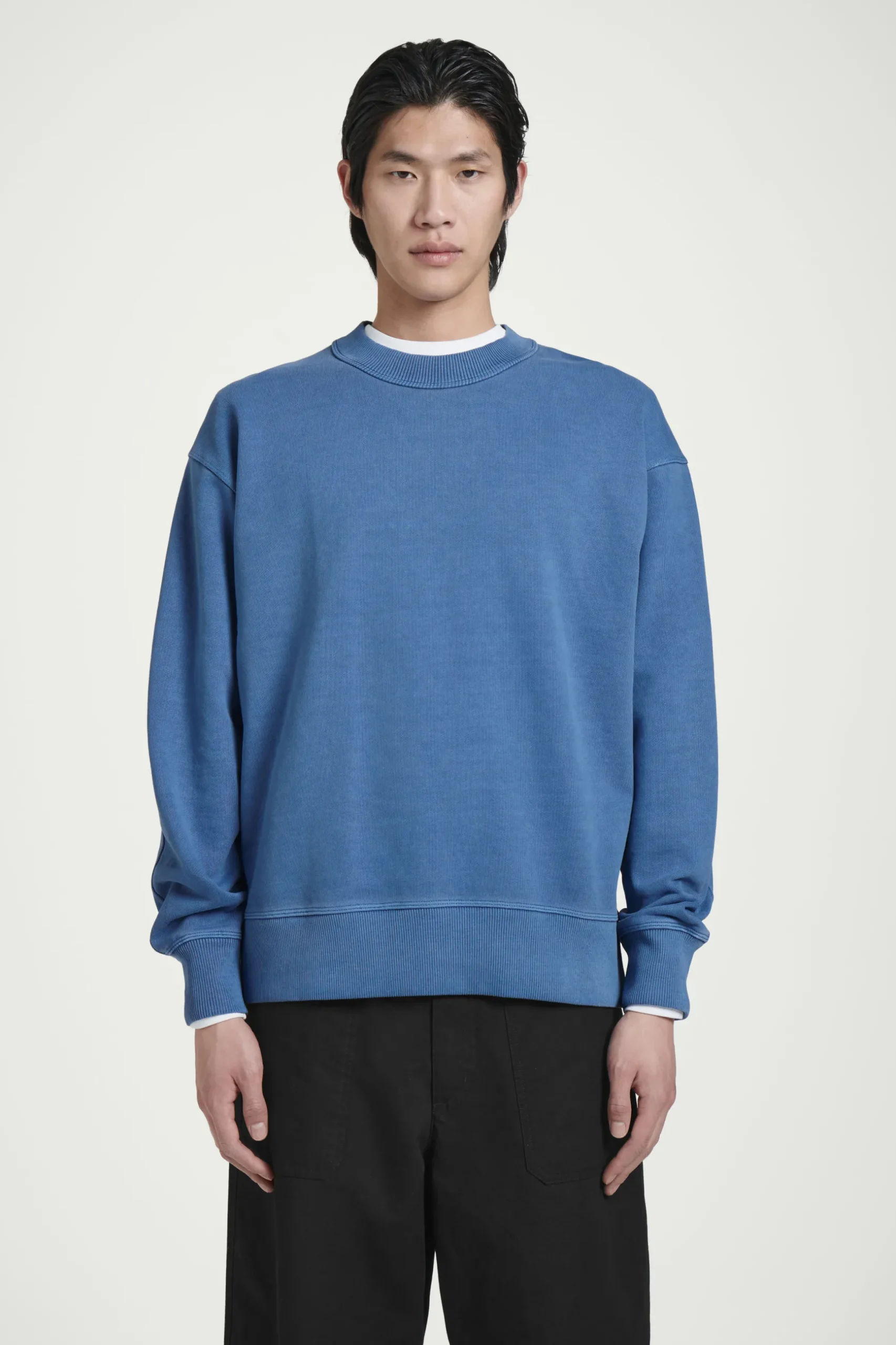 Discount COS BLUZA ZE SPRANEJ BAWEŁNY – RELAXED FIT Niebieski