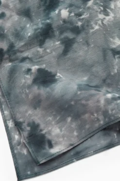 Online COS CHUSTA Z NADRUKIEM Z EFEKTEM TIE-DYE