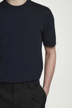 Best COS DOPASOWANY T-SHIRT Z WEŁNY MERINO Granatowy
