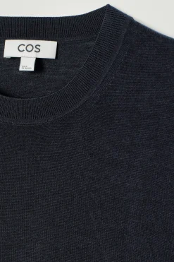 Best COS DOPASOWANY T-SHIRT Z WEŁNY MERINO Granatowy