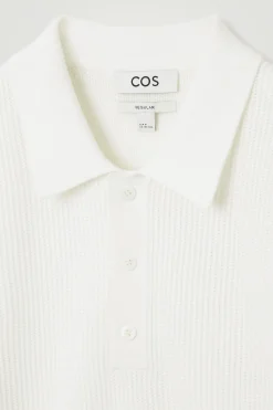Clearance COS DZIANINOWY TOP POLO O STRUKTURALNEJ POWIERZCHNI Biały