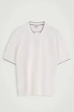 Online COS DZIANINOWY T-SHIRT Z KONTRASTUJĄCYMI DETALAMI Biały