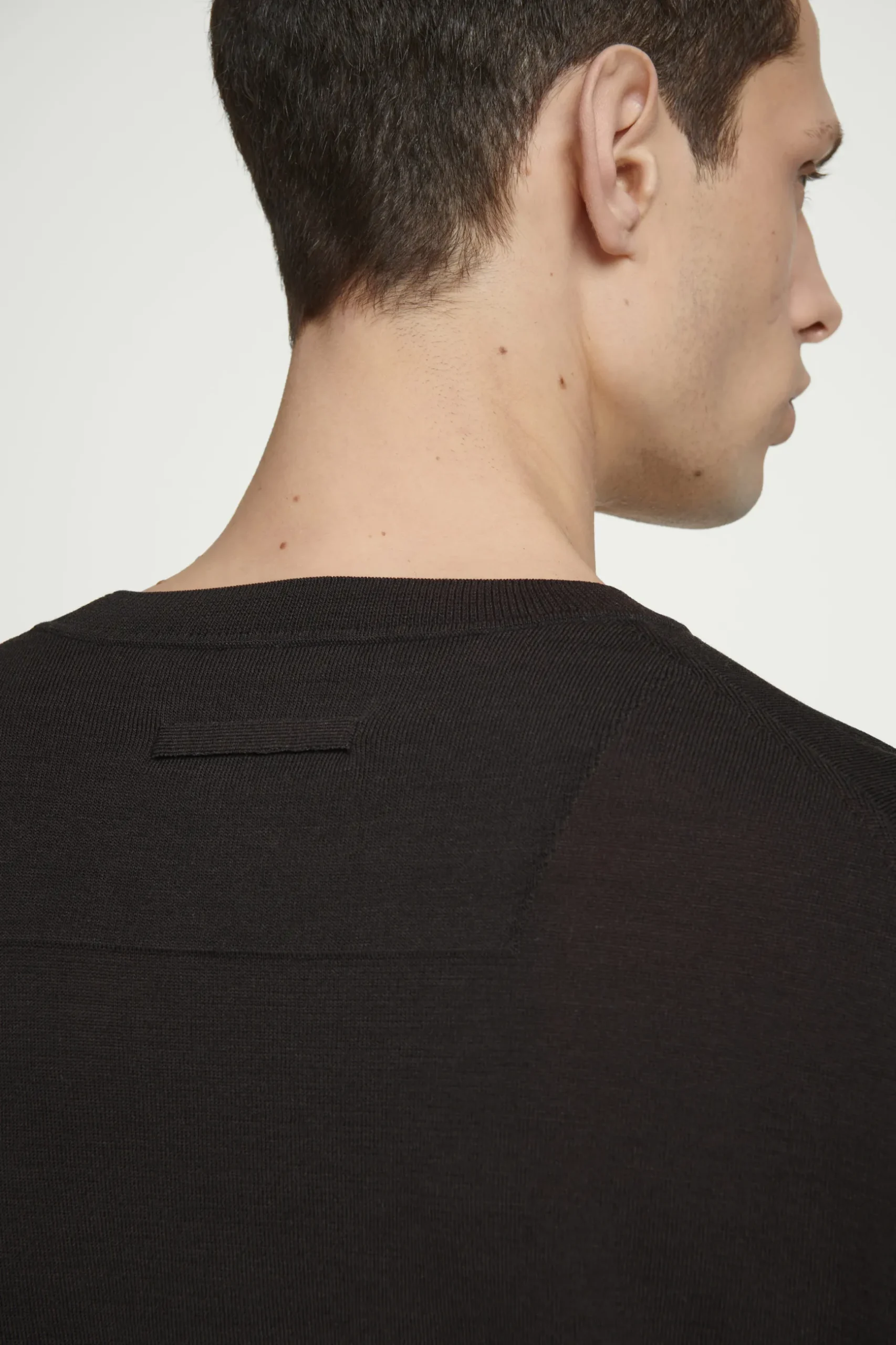 Online COS DZIANINOWY T-SHIRT Z WEŁNY I JEDWABIU Czekoladowy