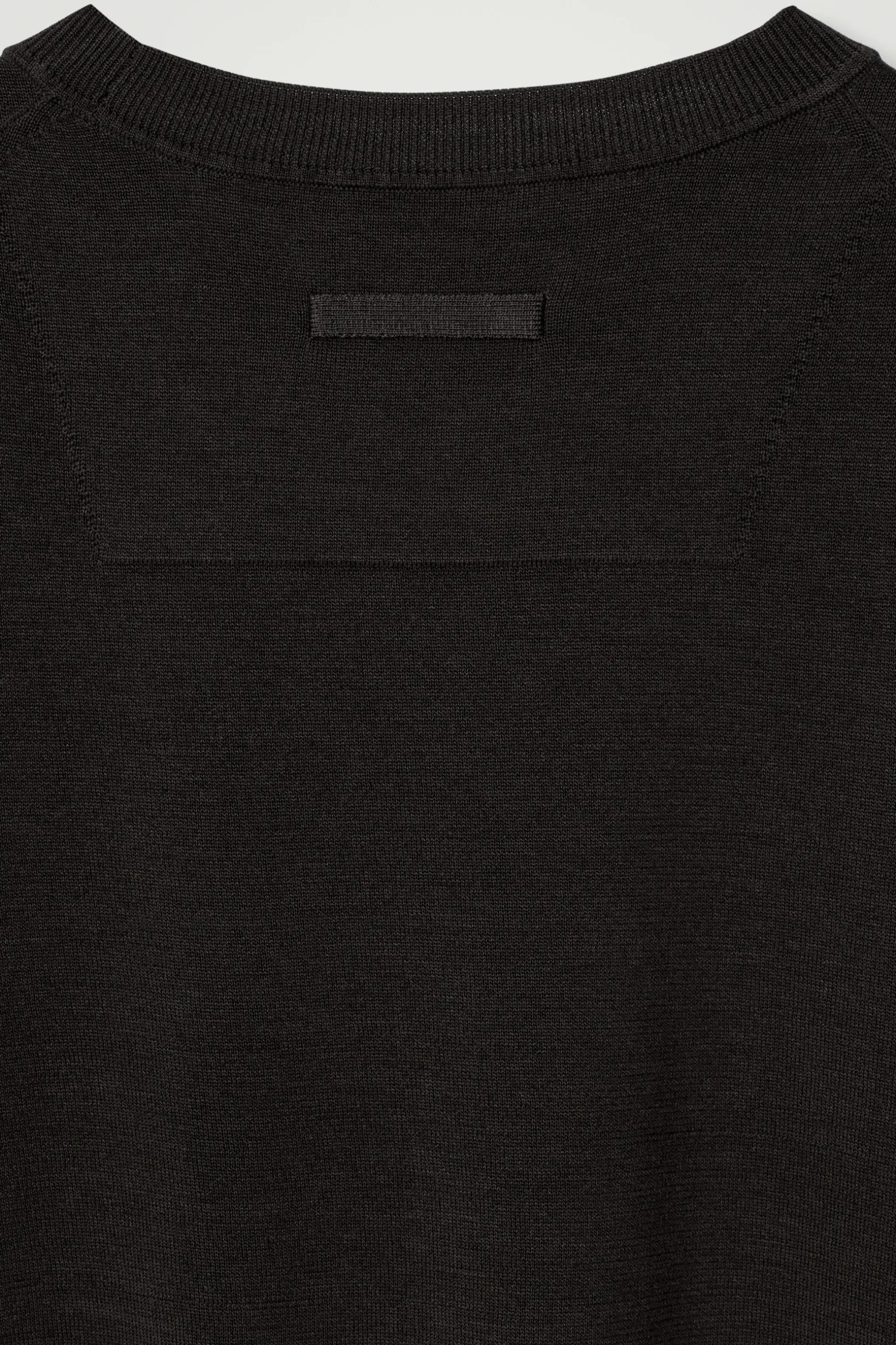 Online COS DZIANINOWY T-SHIRT Z WEŁNY I JEDWABIU Czekoladowy