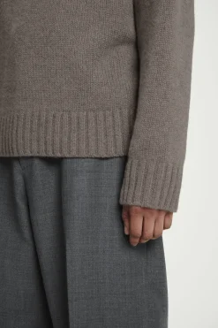 Sale COS GRUBY SWETER Z CZYSTEGO KASZMIRU Beżowy