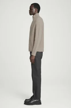 New COS JEANSY „SIGNATURE” Z PROSTYMI NOGAWKAMI Powlekanyczarny