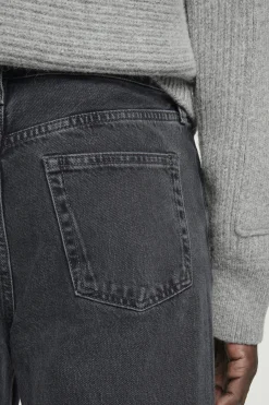 Outlet COS JEANSY „SIGNATURE” Z PROSTYMI NOGAWKAMI Spranaczerń