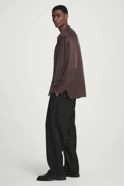 New COS JEDWABNA KOSZULA – RELAXED FIT Brązowy