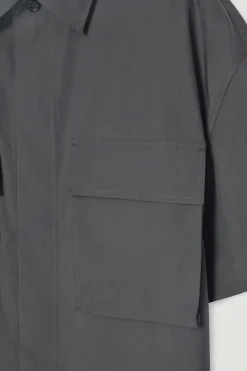 Hot COS KOSZULA UTILITY Z KRÓTKIM RĘKAWEM OVERSIZE Ciemnoszary