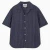 Clearance COS KOSZULA Z BAWEŁNĄ W ZYGZAKOWATY WZÓR – RELAXED FIT Granatowy