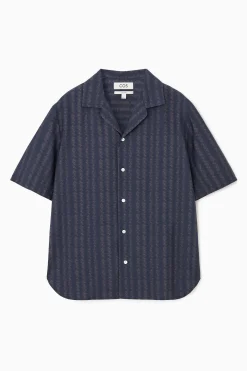 Clearance COS KOSZULA Z BAWEŁNĄ W ZYGZAKOWATY WZÓR – RELAXED FIT Granatowy