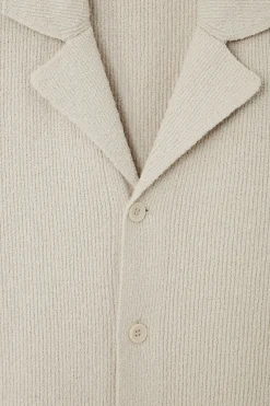 New COS KOSZULA Z DZIANINY BOUCLÉ Z BAWEŁNĄ – RELAXED FIT Kamień