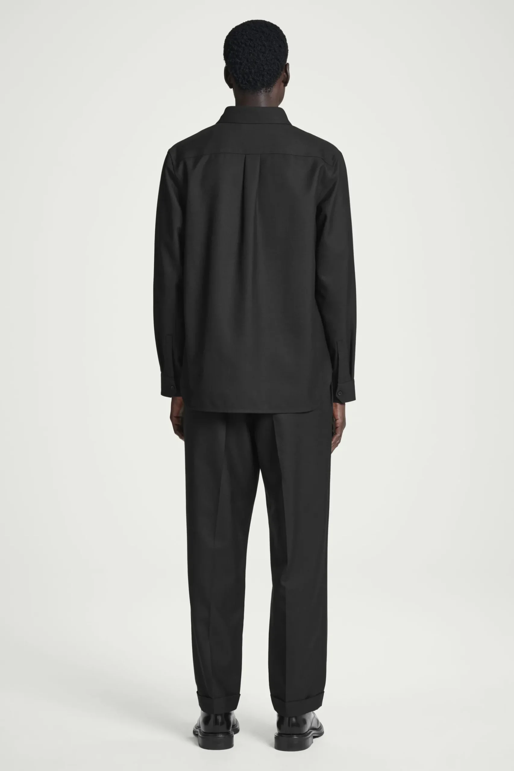 Fashion COS KOSZULA Z MIESZANKI Z WEŁNĄ – RELAXED FIT Czarny