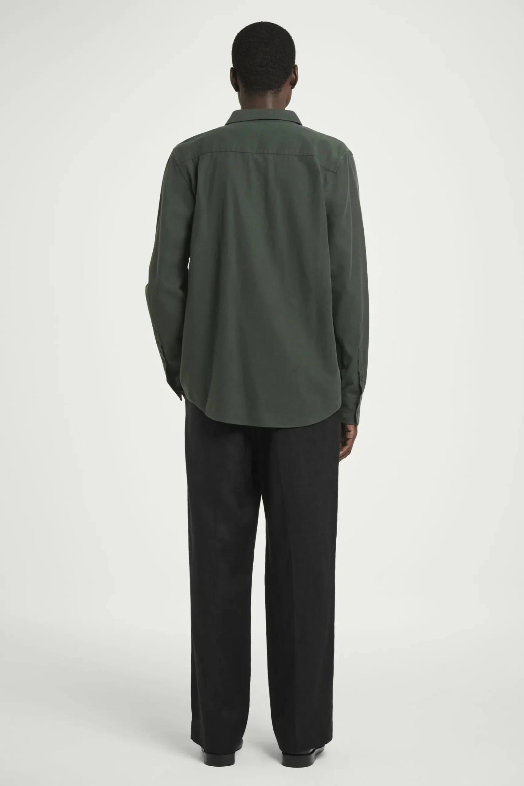 Sale COS KOSZULA ZE SZCZOTKOWANEGO MATERIAŁU – RELAXED FIT Ciemnozielony