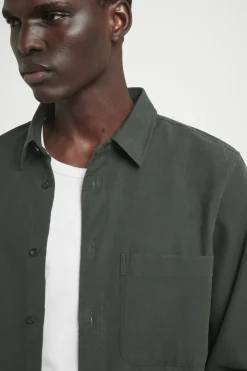 Sale COS KOSZULA ZE SZCZOTKOWANEGO MATERIAŁU – RELAXED FIT Ciemnozielony