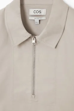 Clearance COS KOSZULKA POLO Z ZAMKIEM Stone