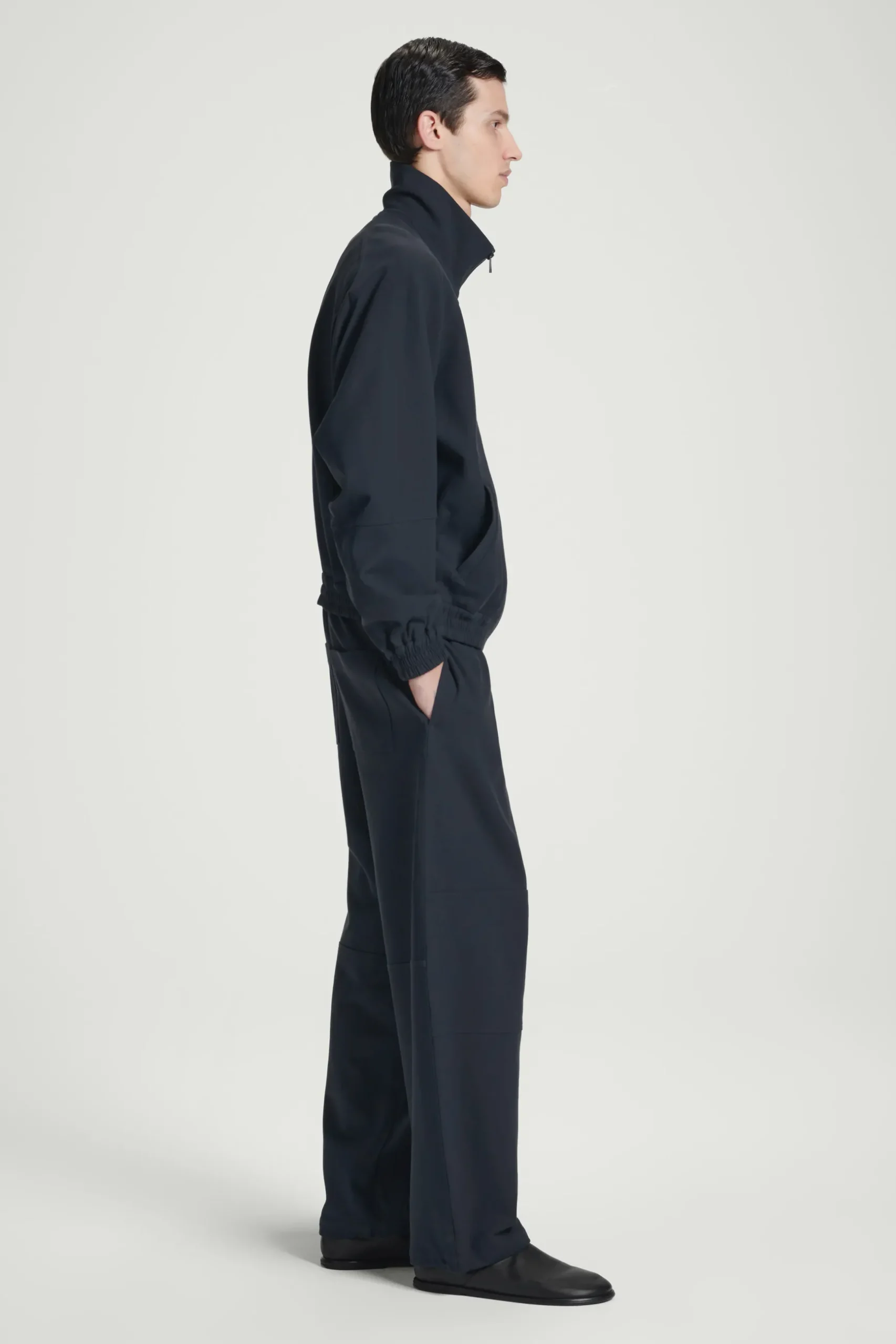Fashion COS KURTKA W STYLU UTILITY Z WYSOKIM KOŁNIERZEM Granatowy