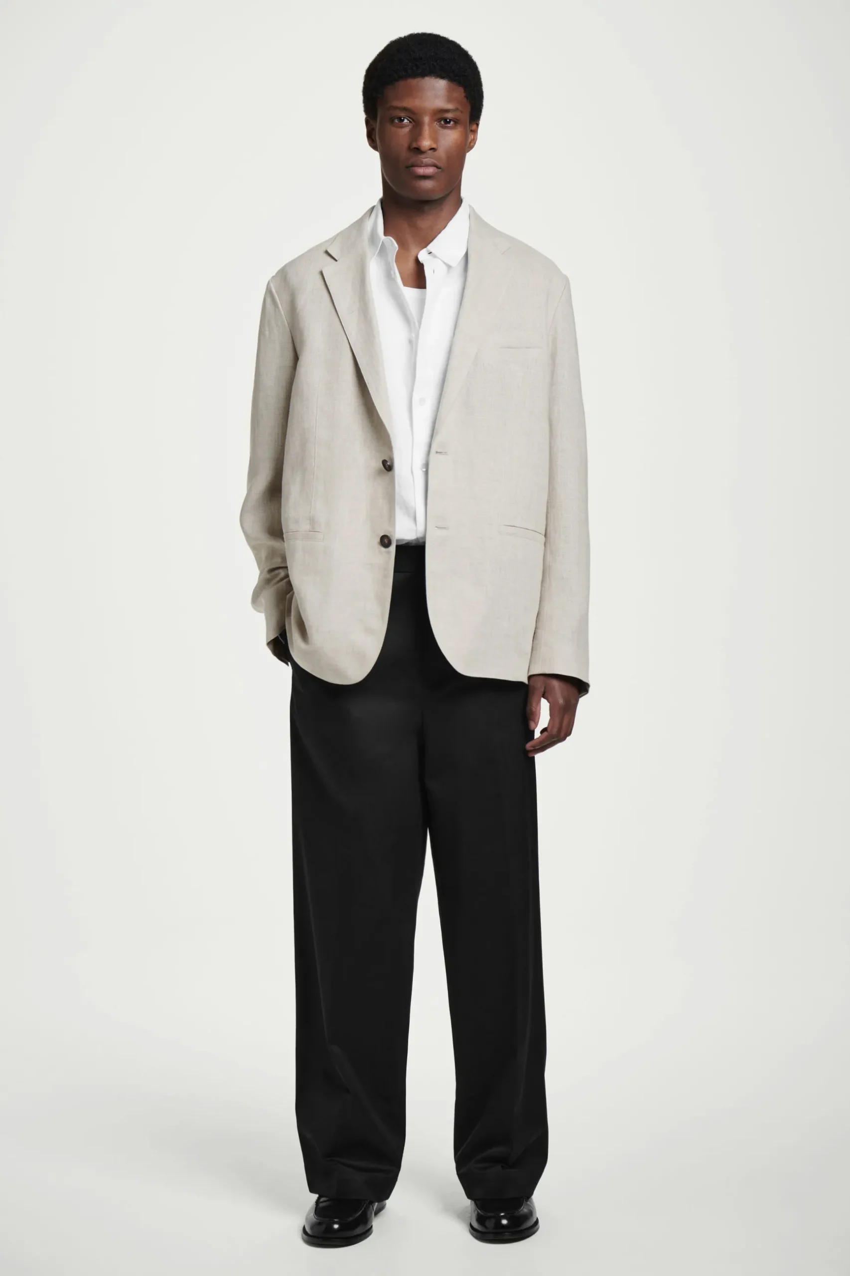 New COS LNIANA KOSZULA Z DŁUGIM RĘKAWEM – RELAXED FIT Biały