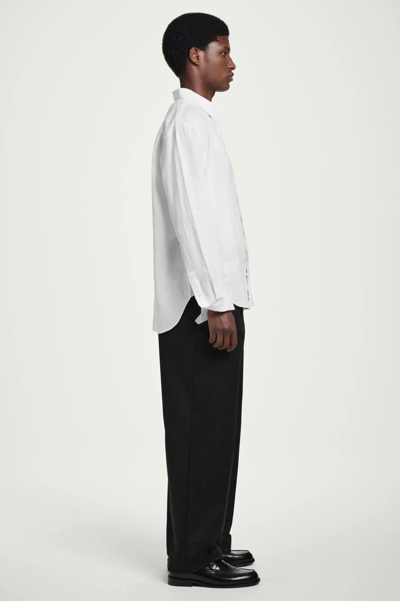 New COS LNIANA KOSZULA Z DŁUGIM RĘKAWEM – RELAXED FIT Biały