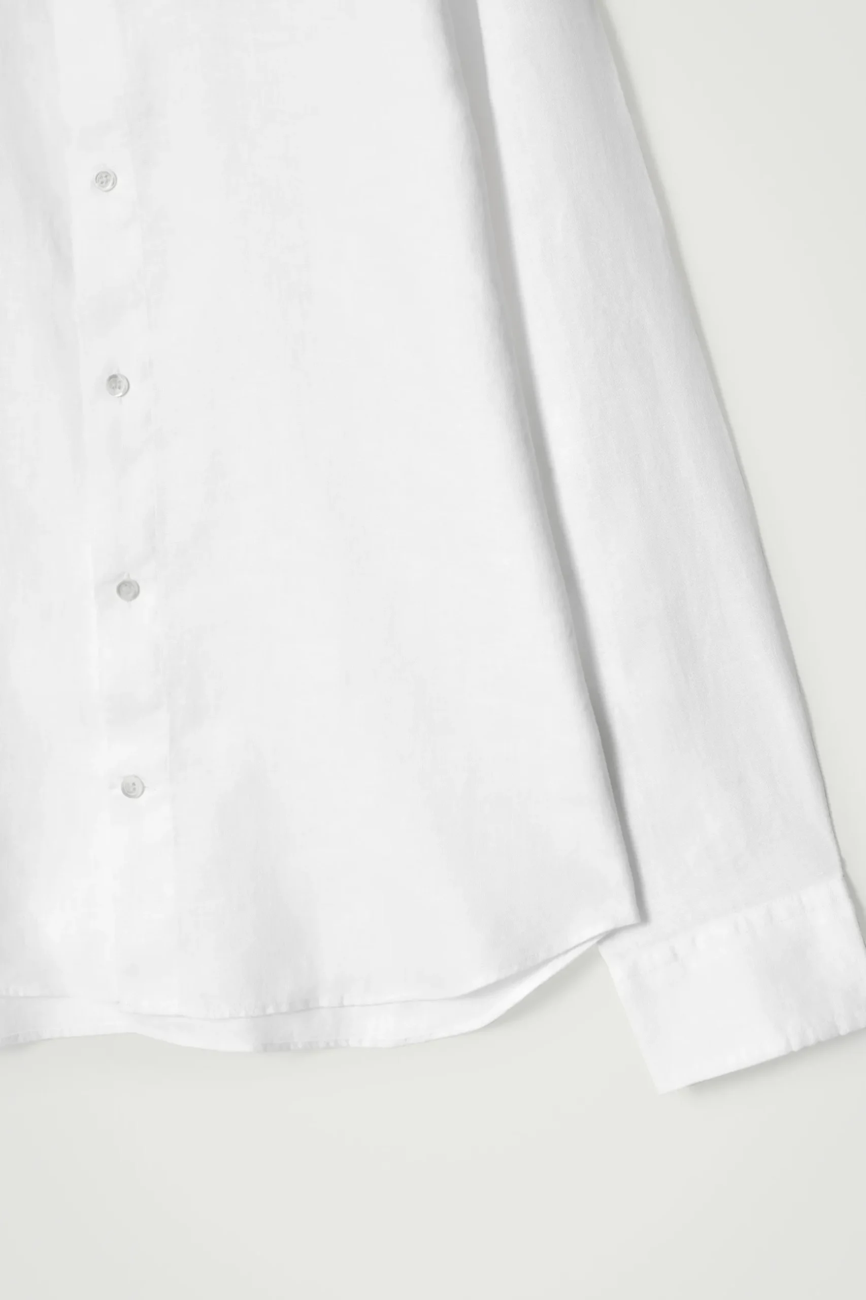 New COS LNIANA KOSZULA Z DŁUGIM RĘKAWEM – RELAXED FIT Biały