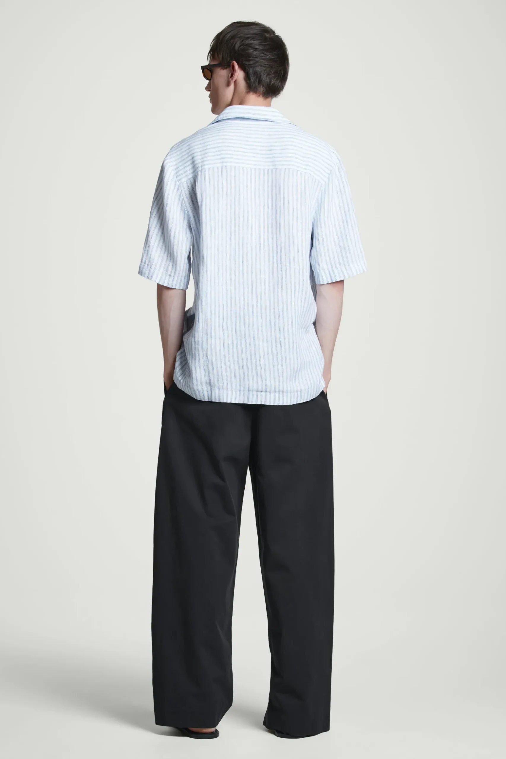 Fashion COS LNIANA KOSZULA Z KOŁNIERZYKIEM KUBAŃSKIM