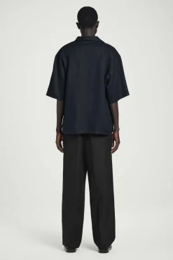 Fashion COS LNIANA KOSZULA Z OTWARTYM KOŁNIERZYKIEM Granatowy