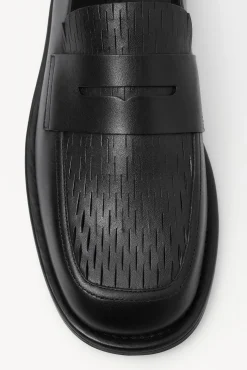 Hot COS LOAFERSY Z PERFOROWANEJ SKÓRY Czarny