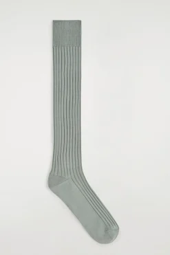 Sale COS LONG RIBBED COTTON SOCKS Szałwiowazieleń